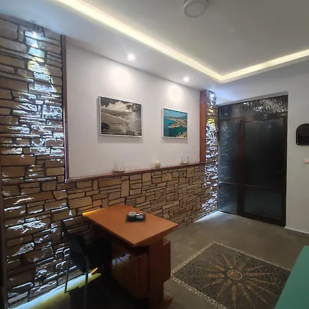 Armeno Aparthotel 3*